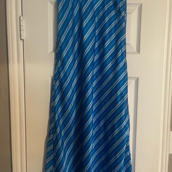 BRAND NEW! Silk maxi skirt from Australian brand Steele Label. - Picture 4 of 6